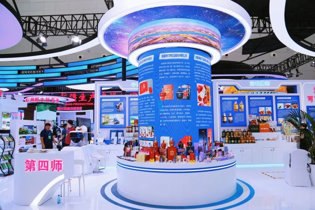 【丝路之光】2025（中国）亚欧商品贸易博览会圆满收官，“中华老字号”伊力特递出白酒“英雄名片”
