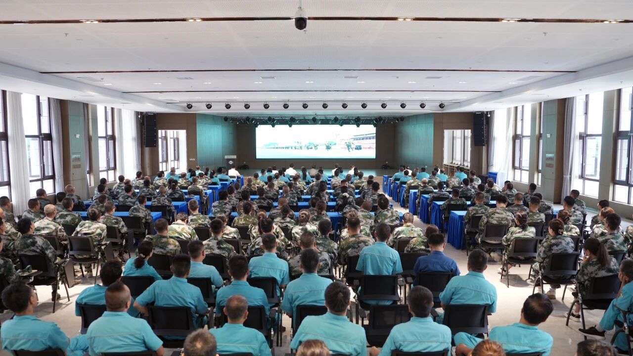 柳林酒业组织全体员工观看抗战胜利80周年阅兵仪式