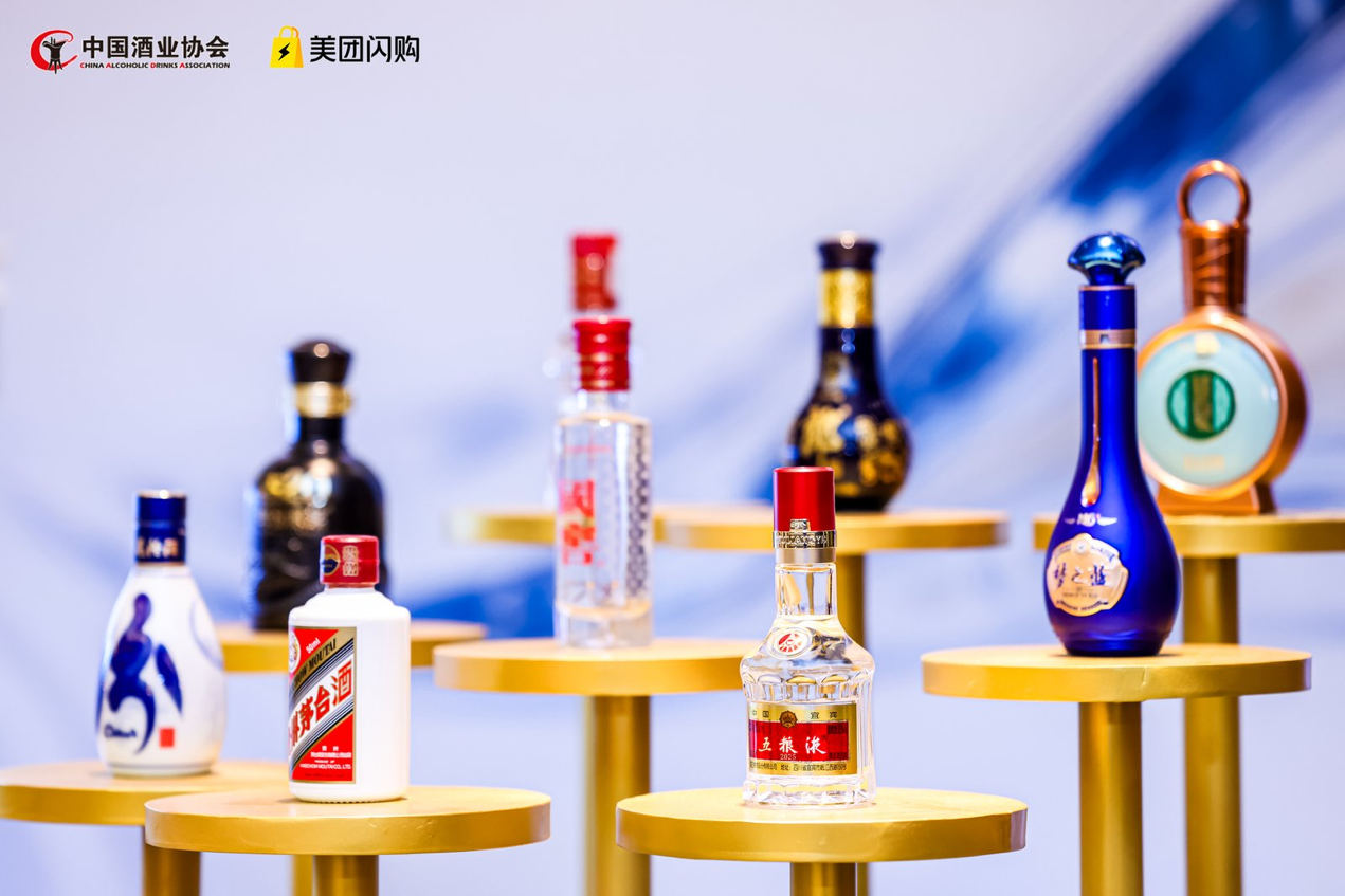 T9 50ml小酌瓶，如何从酒店的“死库存”变成美团的“活流量”？