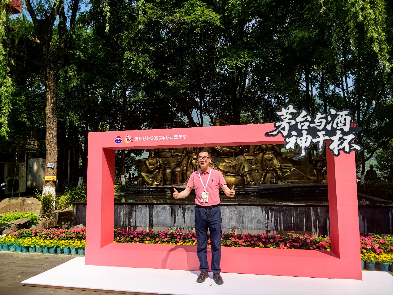 吴勇：酱酒下海卖散酒，茅台镇的体面去哪儿了？——当高质稀缺遇上论斤称，这杯酱酒喝出了廉价的味道