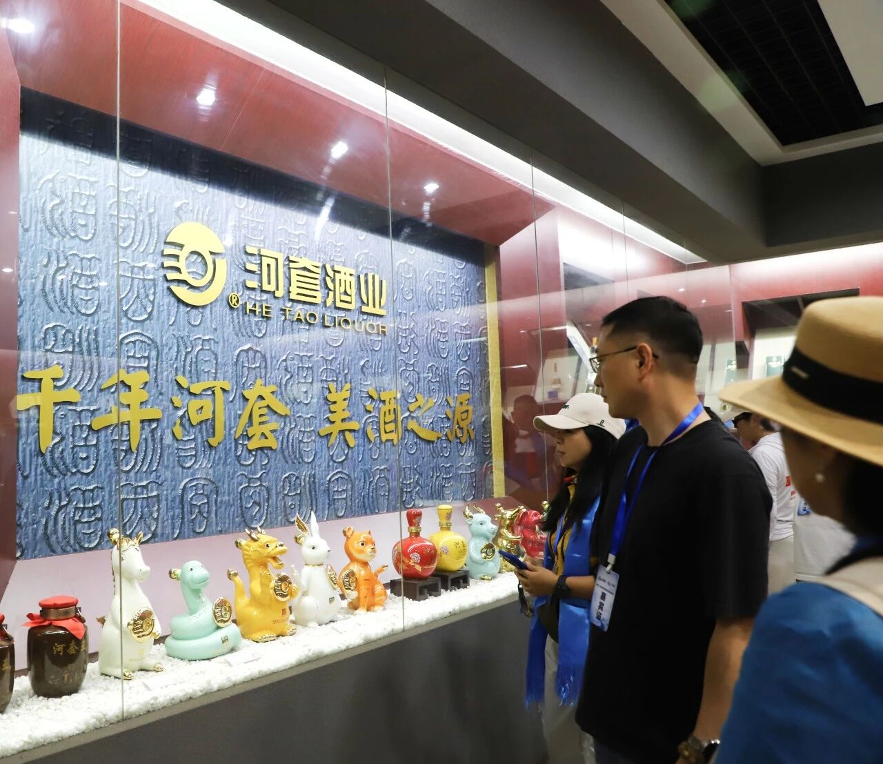 悦迎江南客·一起渡阴山——大湾区 长三角旅行服务商考察团走进河套酒业