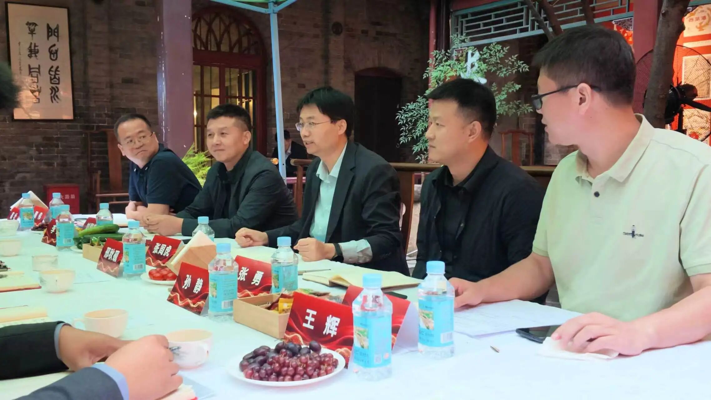 陕西西凤酒股份公司总经理张周虎一行走访调研西安核心经销商