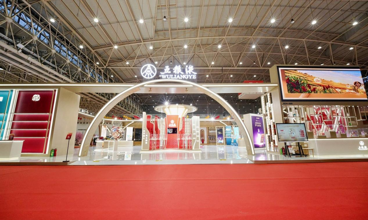 满城江月酌秋色 五粮液“承古法 酿新声”相约武汉酒博会